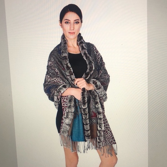 VOLARE NEW YORK CASHMERE FOX FUR WRAP SHAWL NEW - Picture 5 of 16